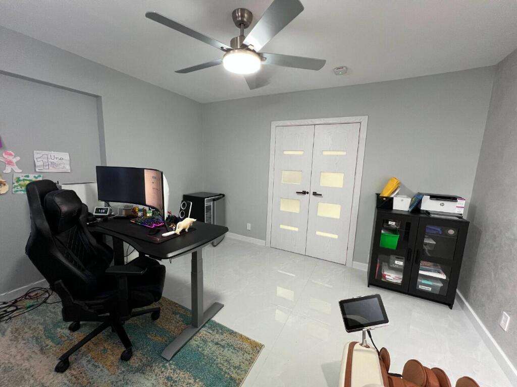 1042 Tyler, Hollywood, FL 33019 - For Sale photo 8