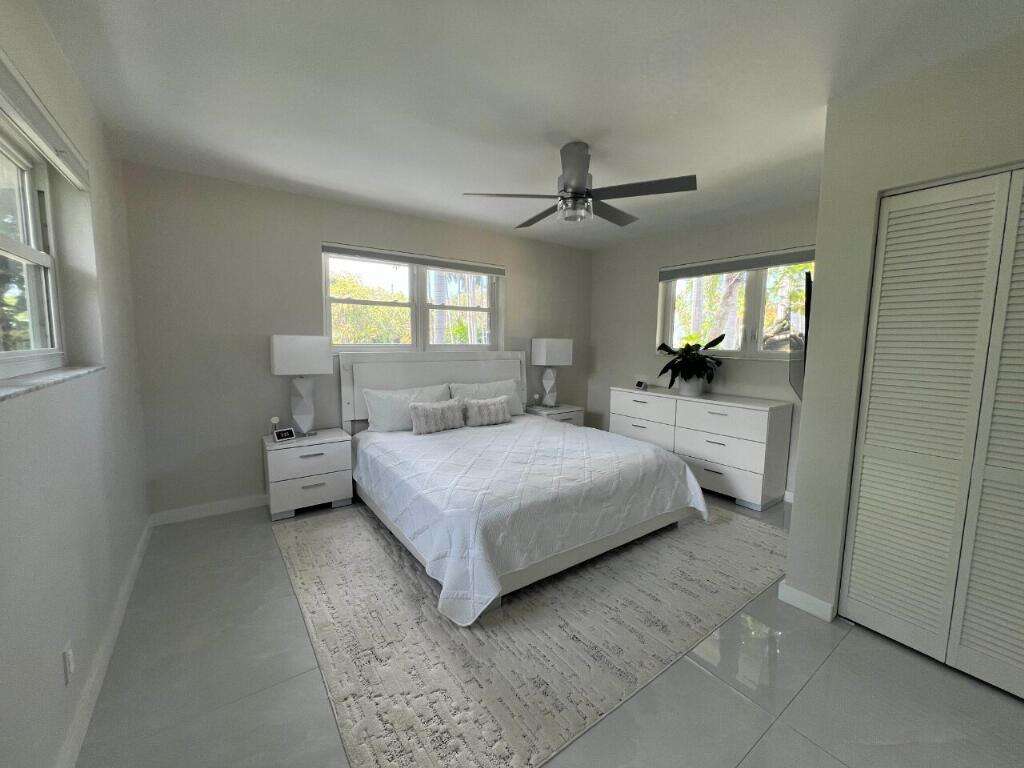 1042 Tyler, Hollywood, FL 33019 - For Sale photo 9