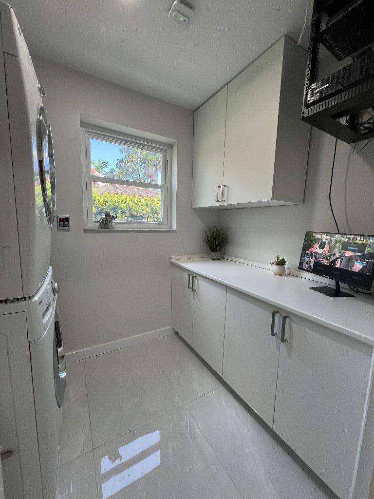 1042 Tyler, Hollywood, FL 33019 - For Sale photo 10