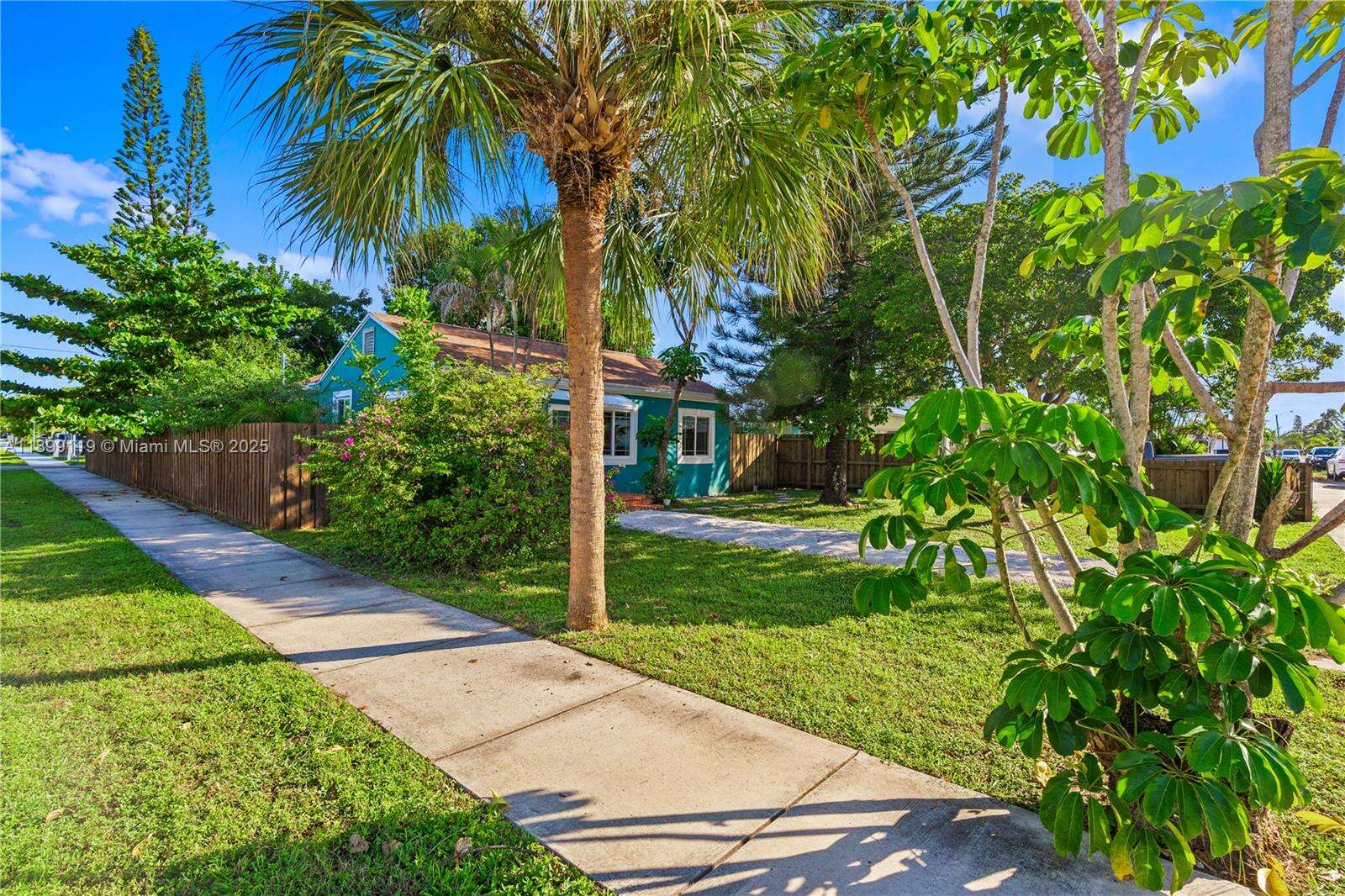 2447 Wilson St, Hollywood, FL 33020 | Picture 2