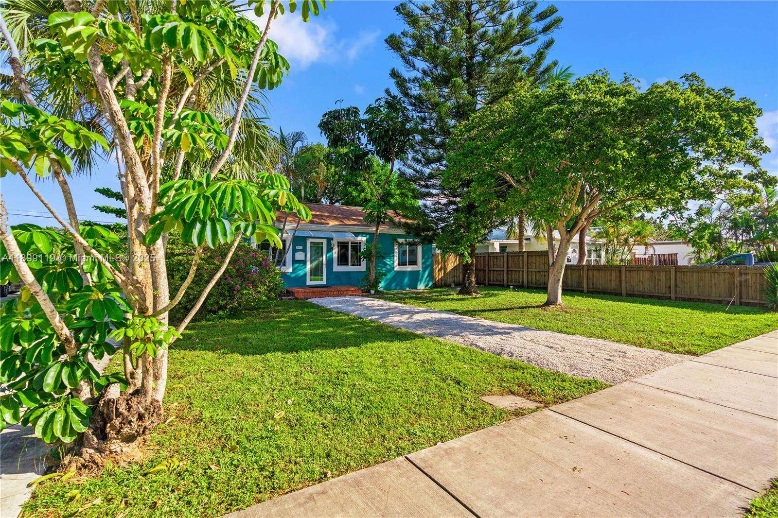 2447 Wilson St, Hollywood, FL 33020 | Picture 3