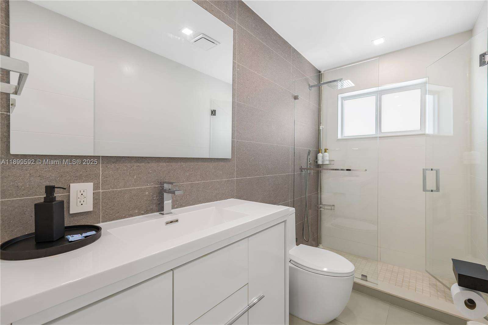 1104 13th Ter, Hollywood, FL 33019 | Picture 16