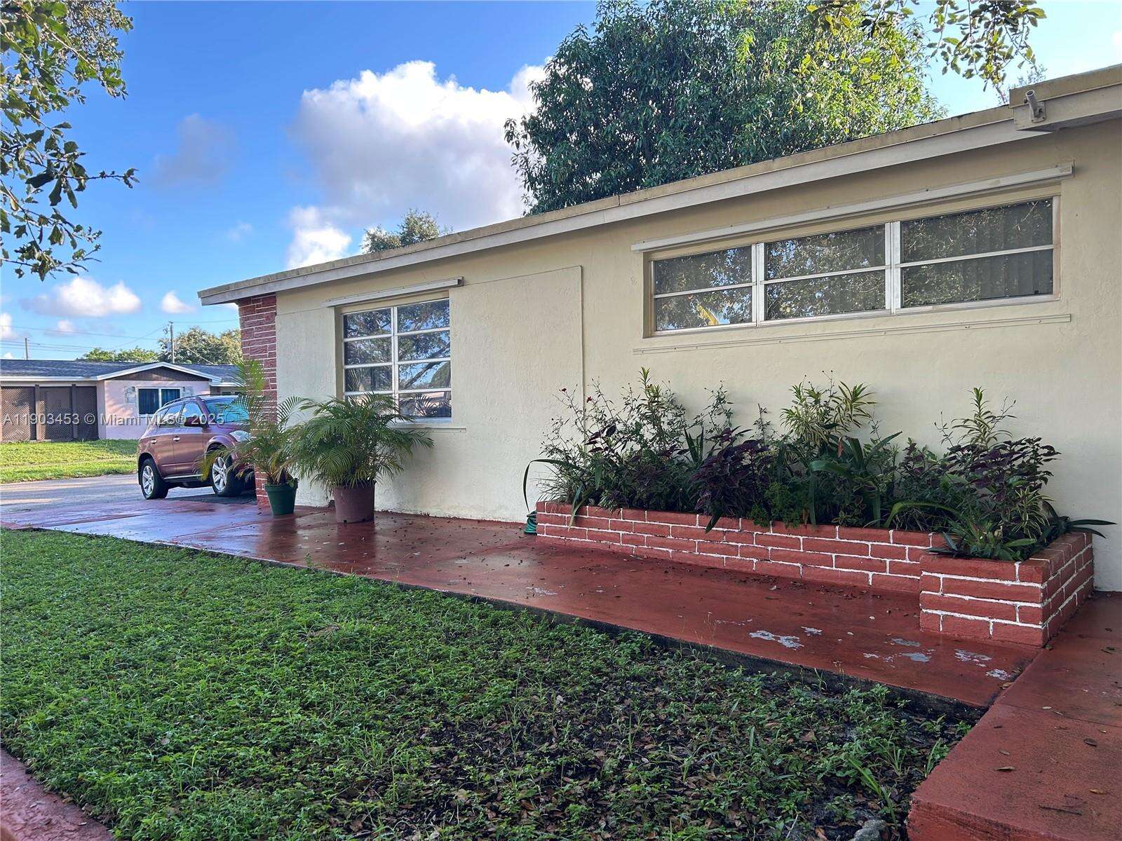 7040 Thomas St, Hollywood, FL 33024 - For Sale photo 1