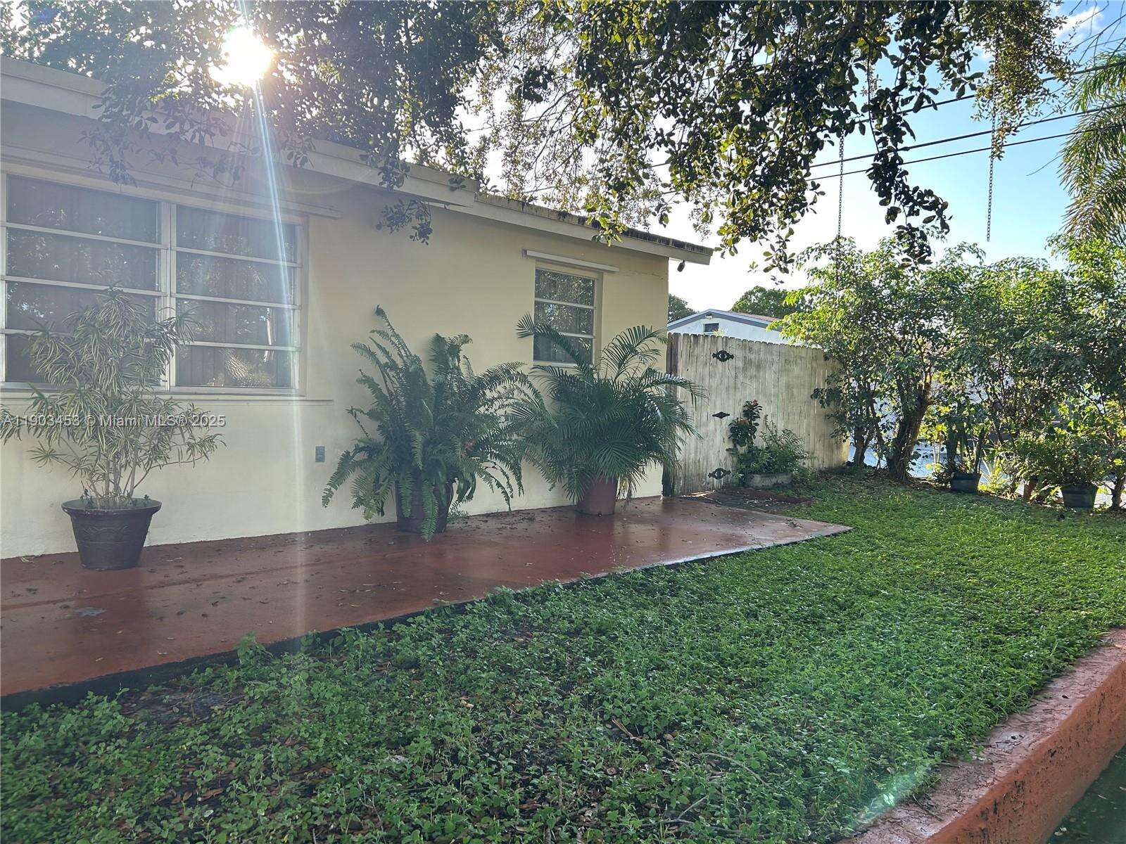 7040 Thomas St, Hollywood, FL 33024 - For Sale photo 2