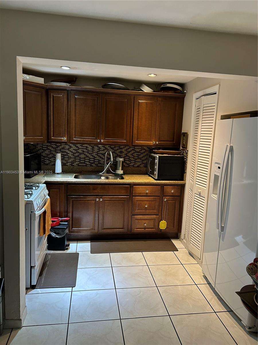 7040 Thomas St, Hollywood, FL 33024 - For Sale photo 3