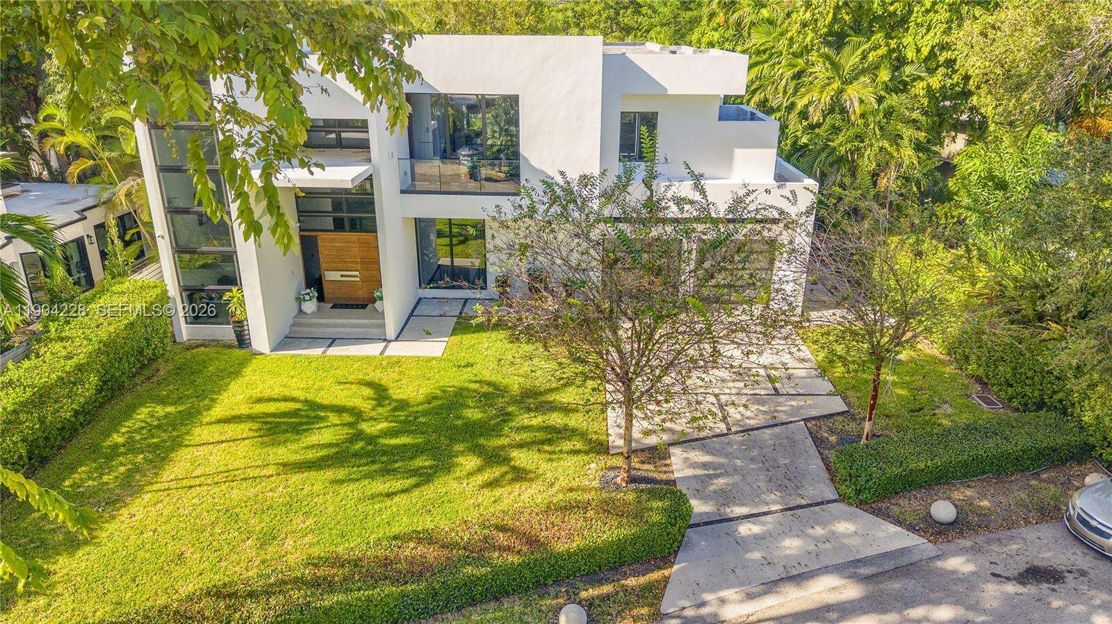 3764 Carmen Ct, Miami, FL 33133 - For Sale photo 2