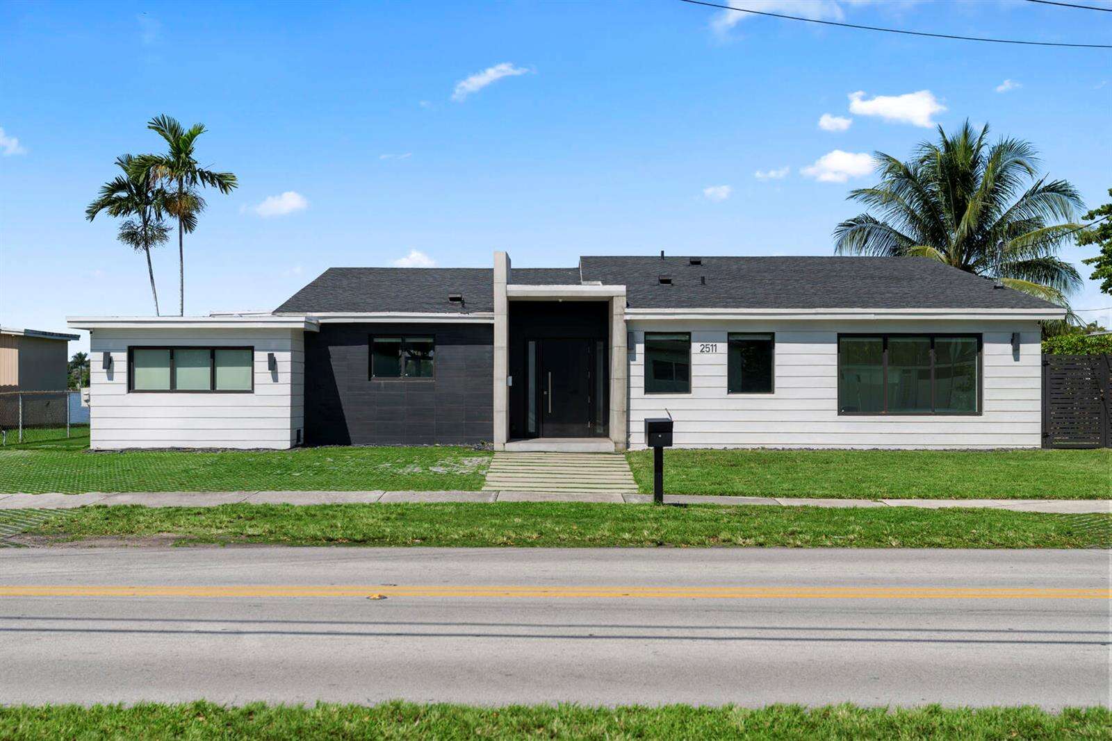 2511 209th, Miami, FL 33180 - For Sale photo 2