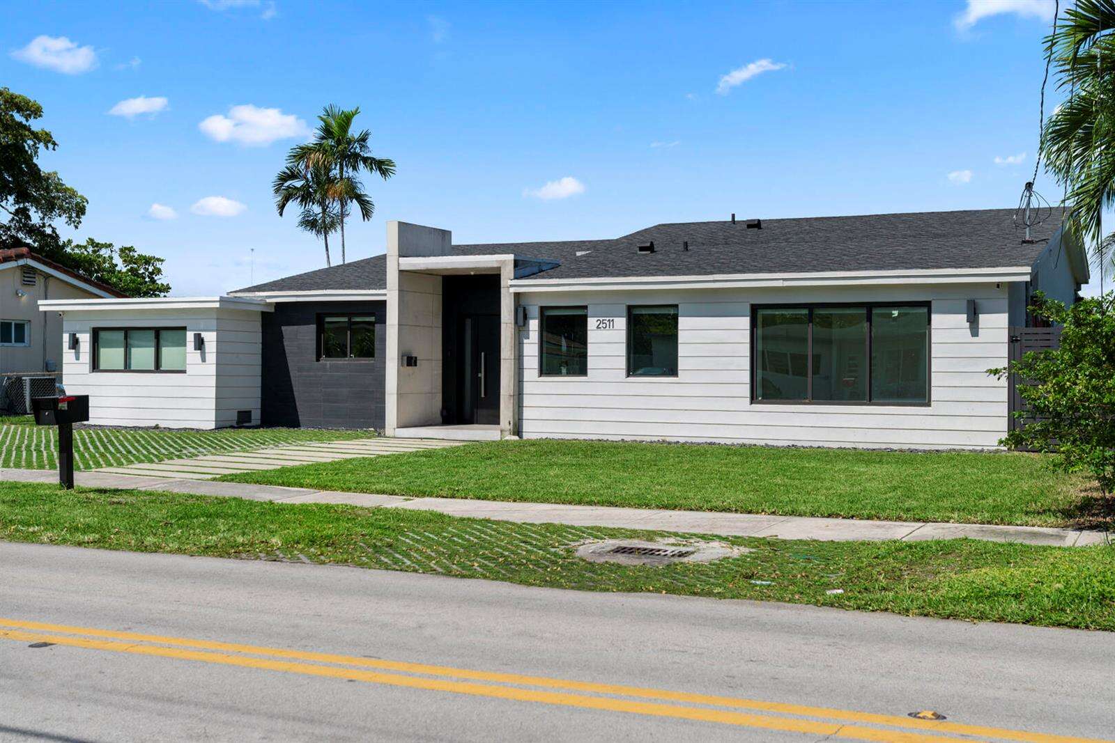2511 209th, Miami, FL 33180 - For Sale photo 4
