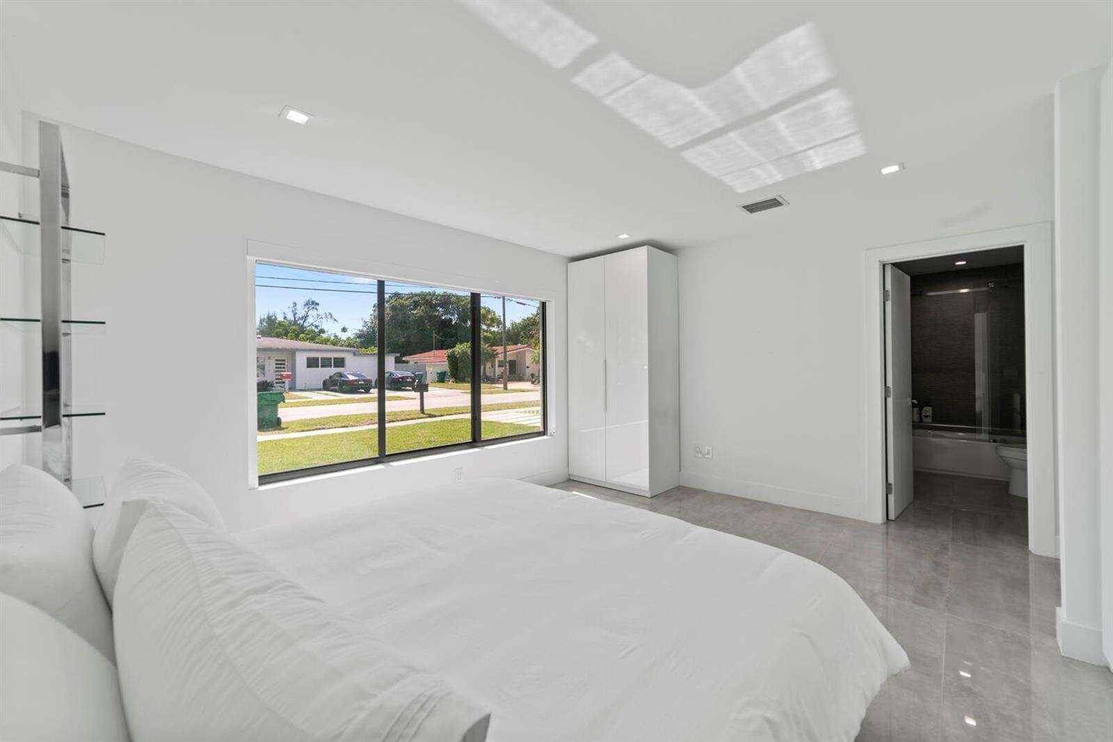 2511 209th, Miami, FL 33180 - For Sale photo 36