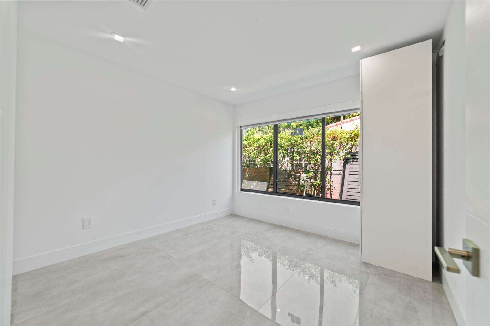 2511 209th, Miami, FL 33180 - For Sale photo 38