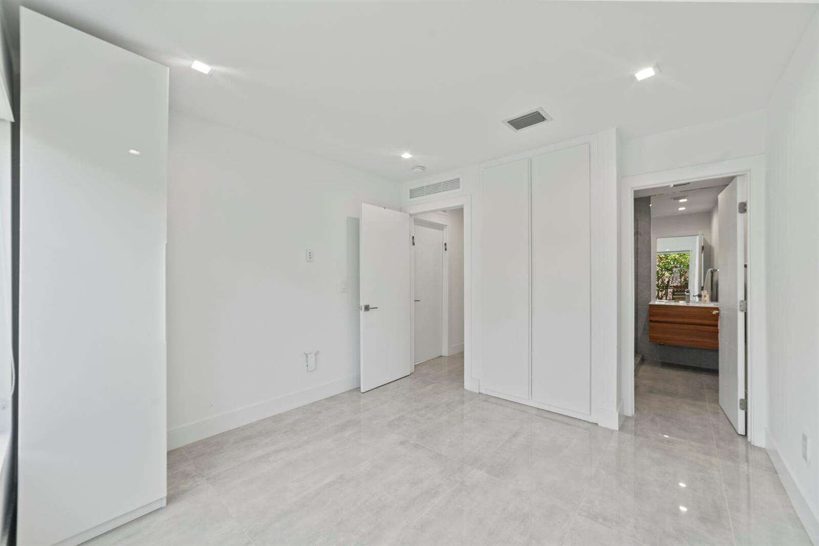 2511 209th, Miami, FL 33180 - For Sale photo 39