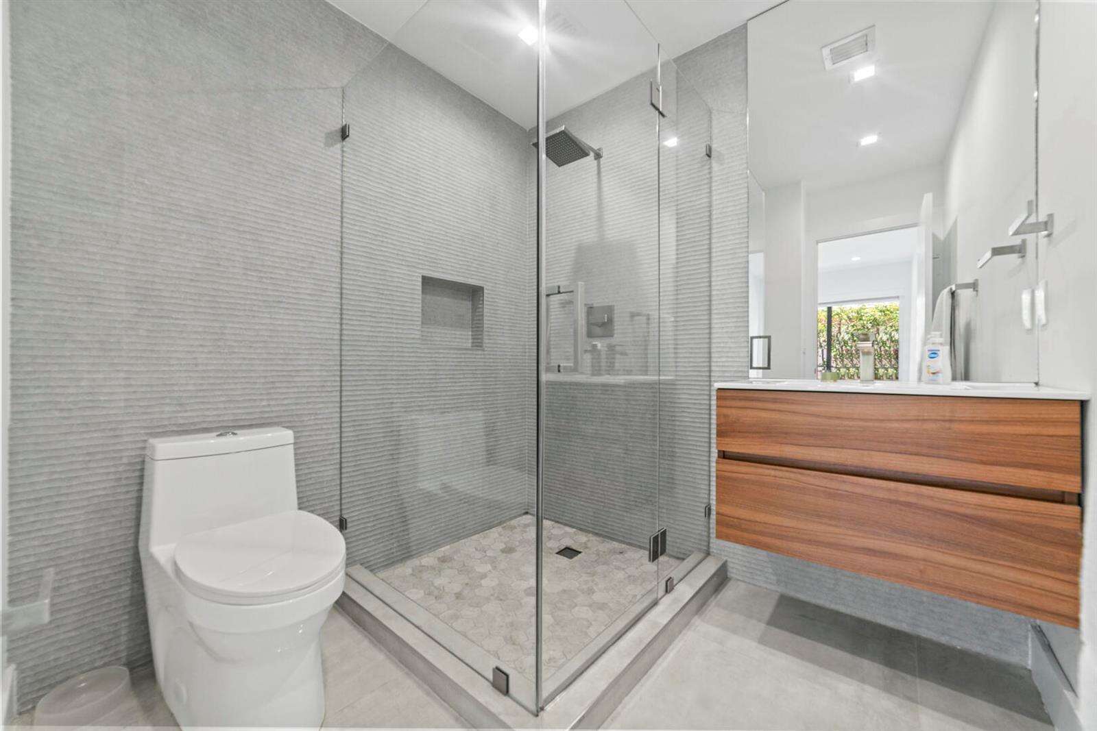 2511 209th, Miami, FL 33180 - For Sale photo 40