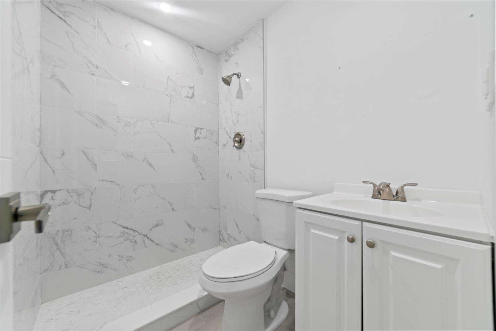 2511 209th, Miami, FL 33180 - For Sale photo 43