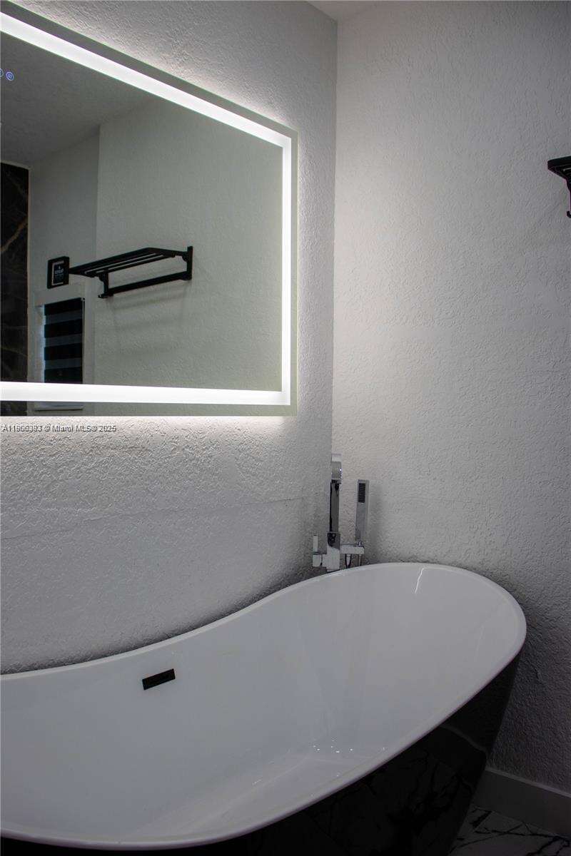 295 150th St, Miami, FL 33161 - For Sale photo 26