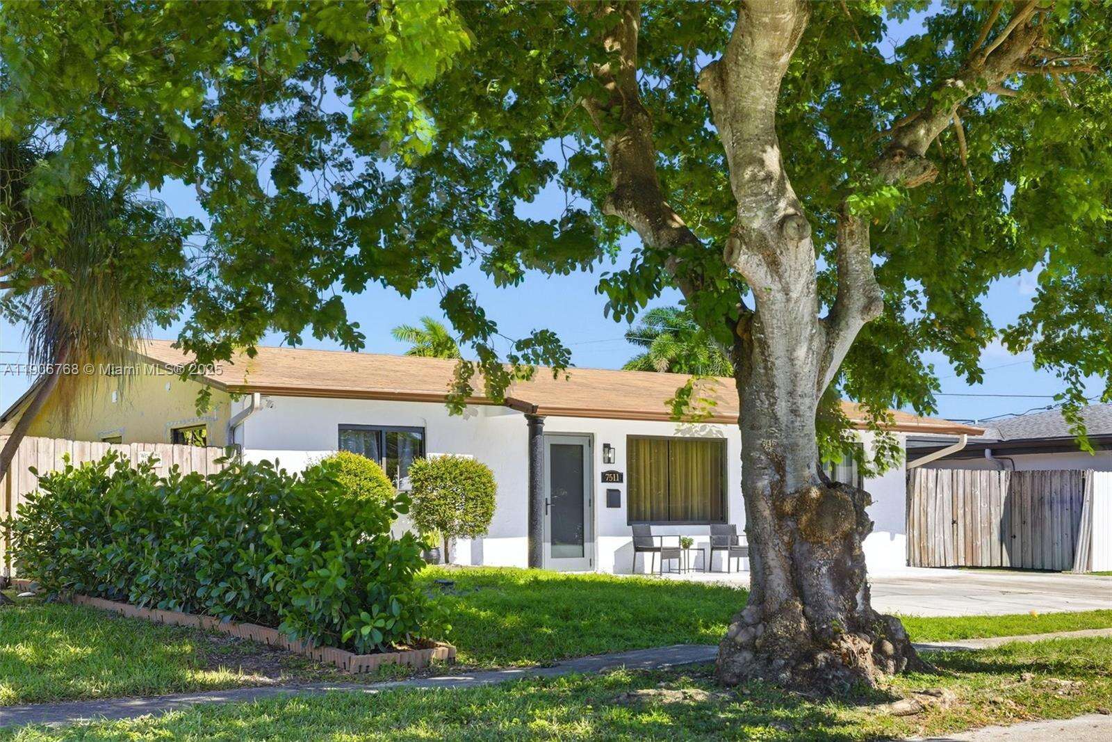 7511 Taylor St, Hollywood, FL 33024 - For Sale photo 3