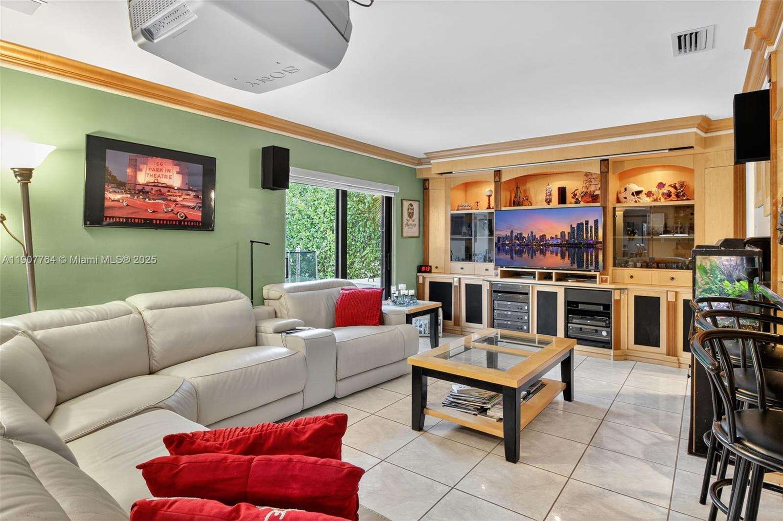 15010 Dunbarton Pl, Miami Lakes, FL 33016 | Picture 1