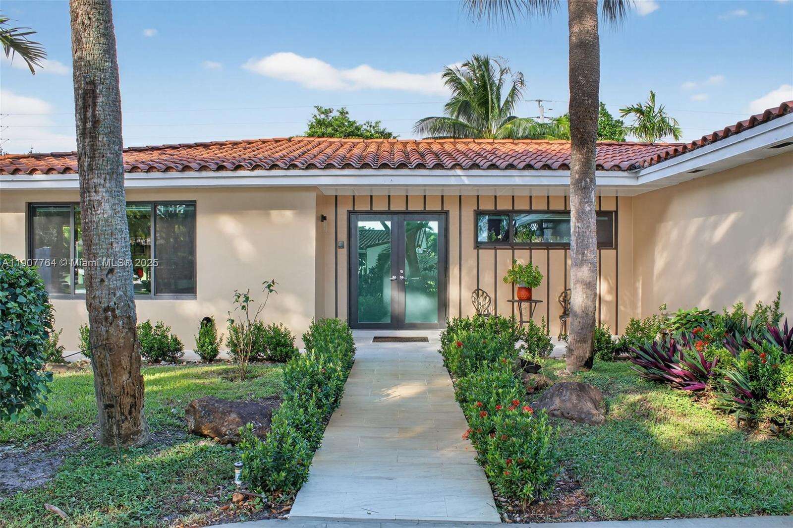 15010 Dunbarton Pl, Miami Lakes, FL 33016 | Picture 6