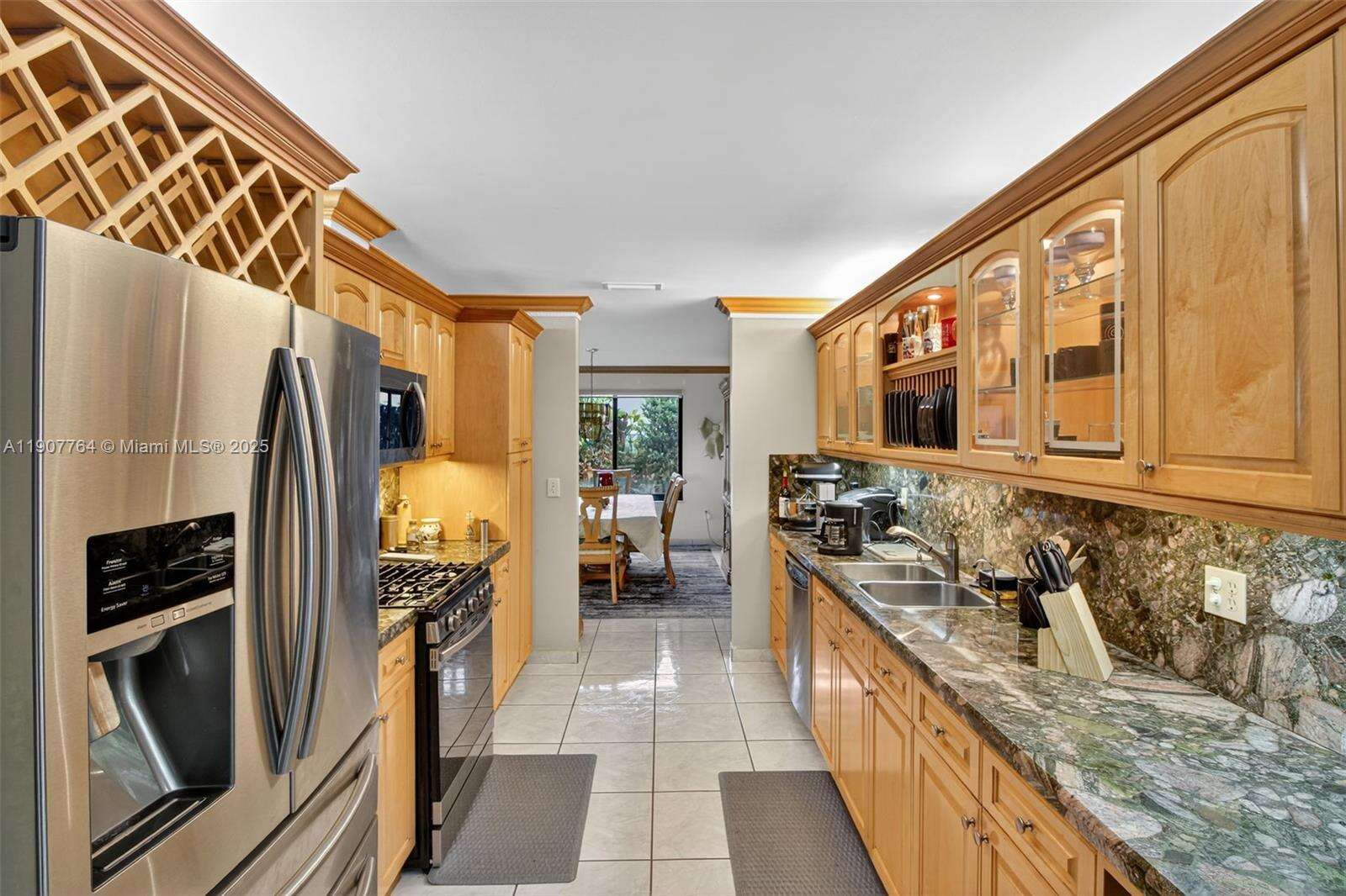 15010 Dunbarton Pl, Miami Lakes, FL 33016 | Picture 9