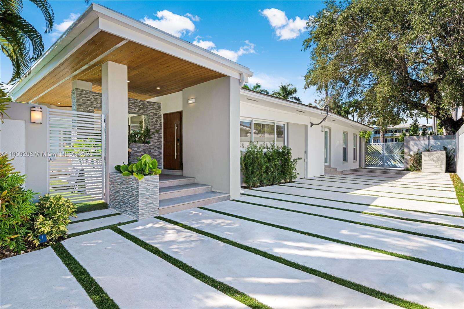 1616 Bayshore Dr, Miami, FL 33133 | Picture 2