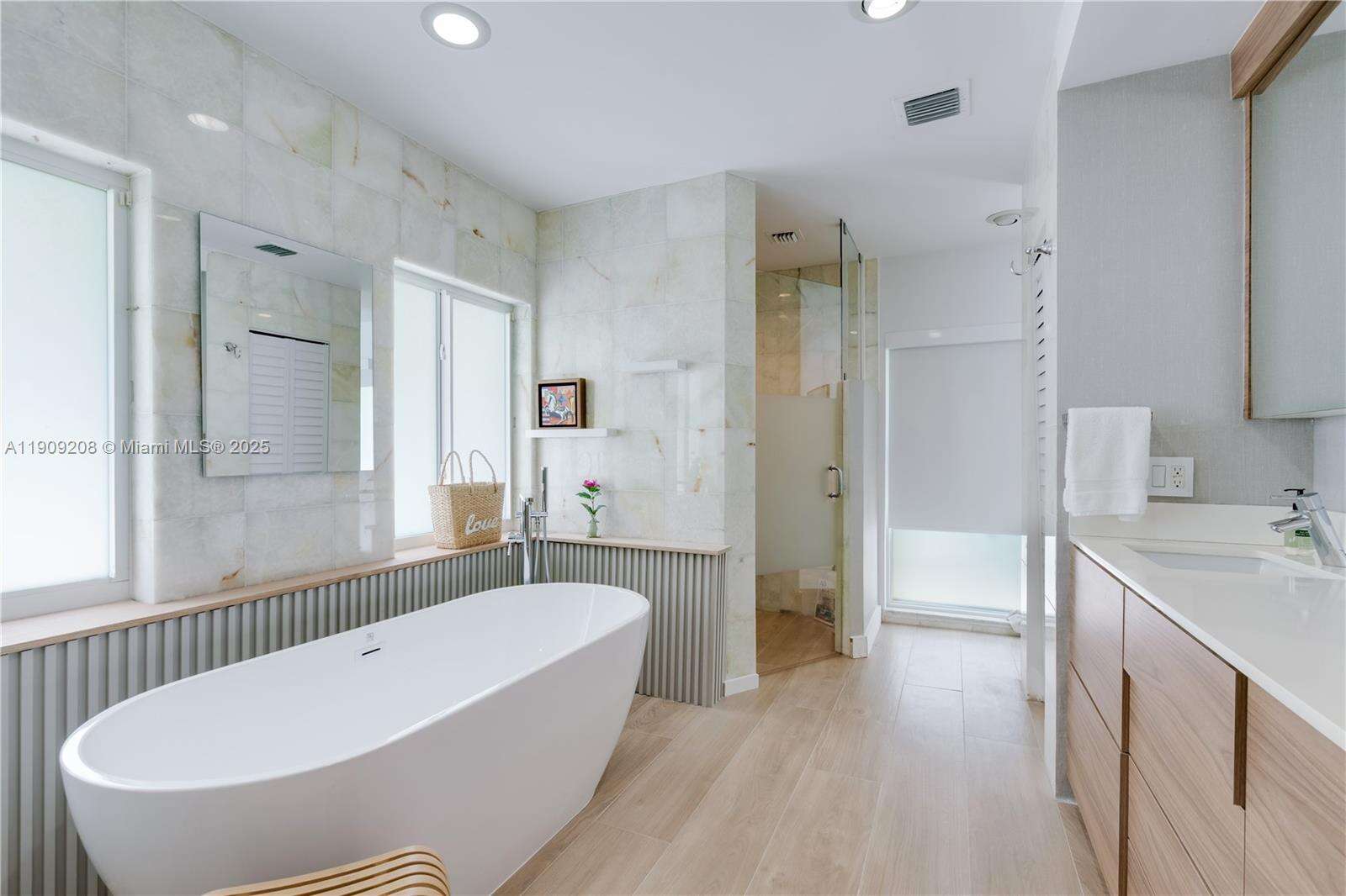 1616 Bayshore Dr, Miami, FL 33133 | Picture 29