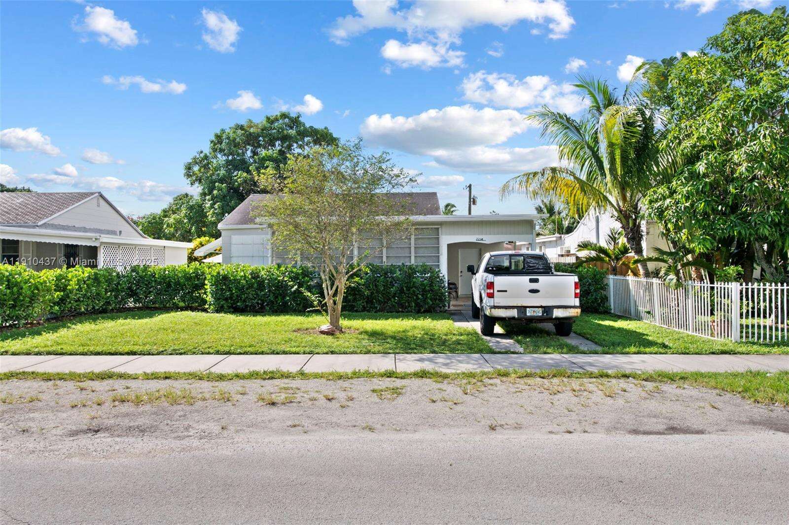 2234 Cleveland St, Hollywood, FL 33020 - For Sale photo 2