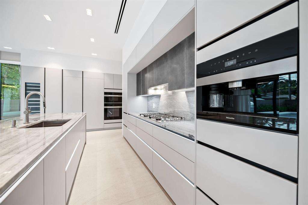 607 17th, Fort Lauderdale, FL 33304 - For Sale photo 8
