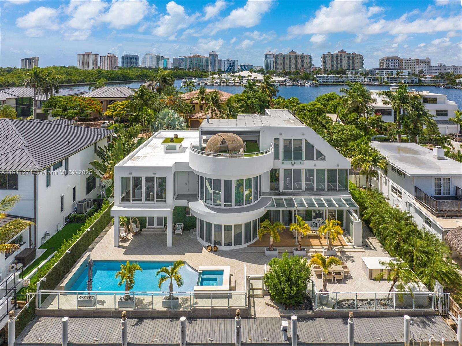 1319 Seminole Dr, Fort Lauderdale, FL 33304 - For Sale photo 1