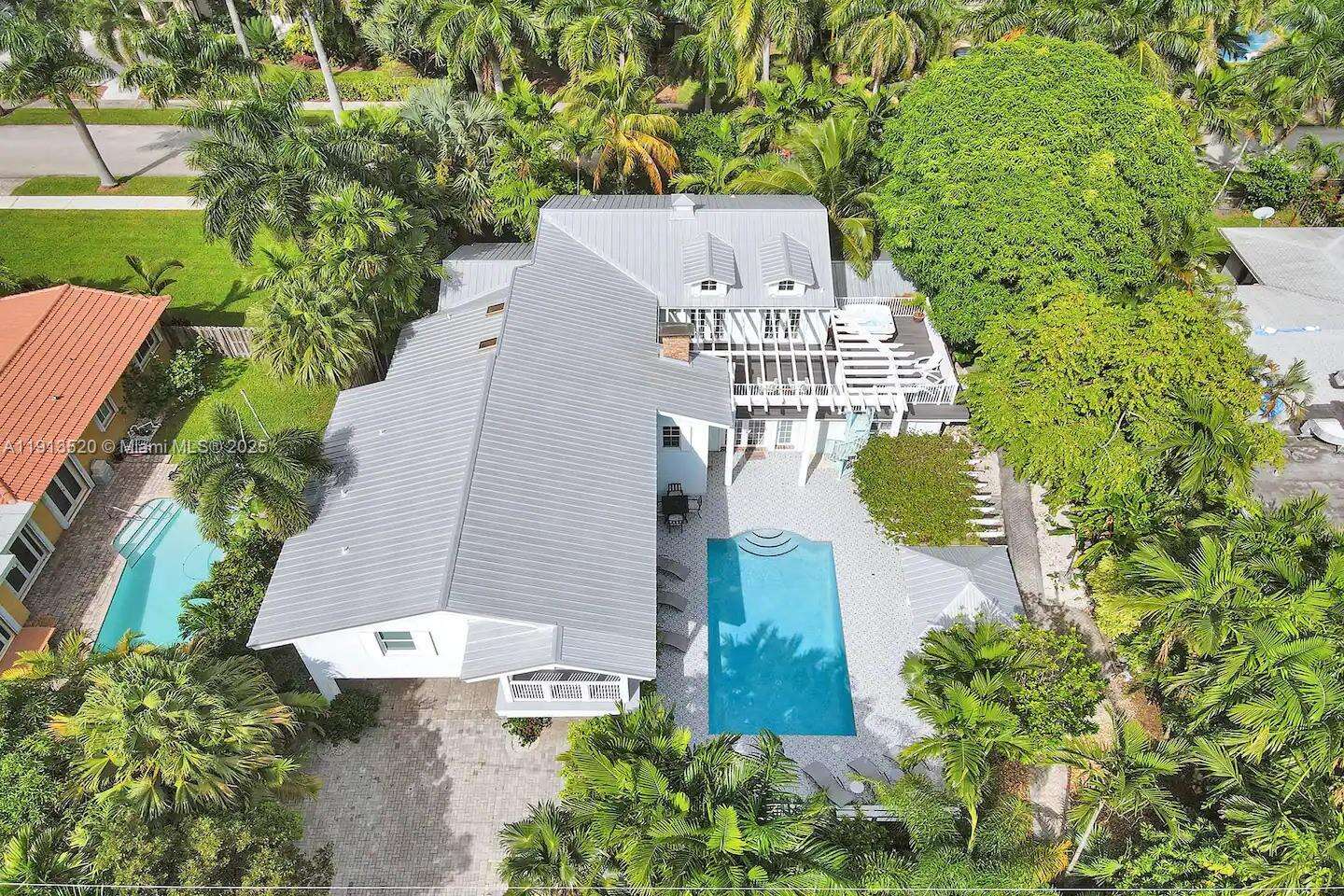 1025 Southlake Dr, Hollywood, FL 33019 | Picture 1