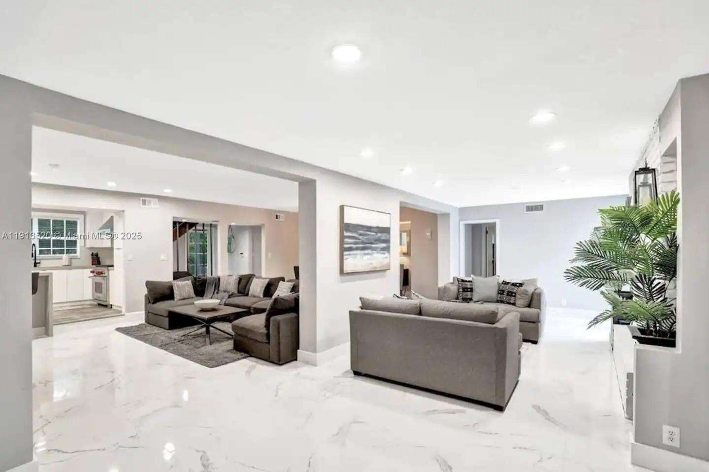 1025 Southlake Dr, Hollywood, FL 33019 | Picture 11