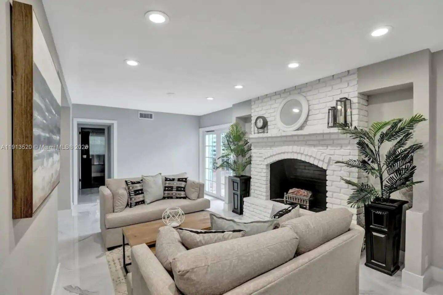 1025 Southlake Dr, Hollywood, FL 33019 | Picture 16