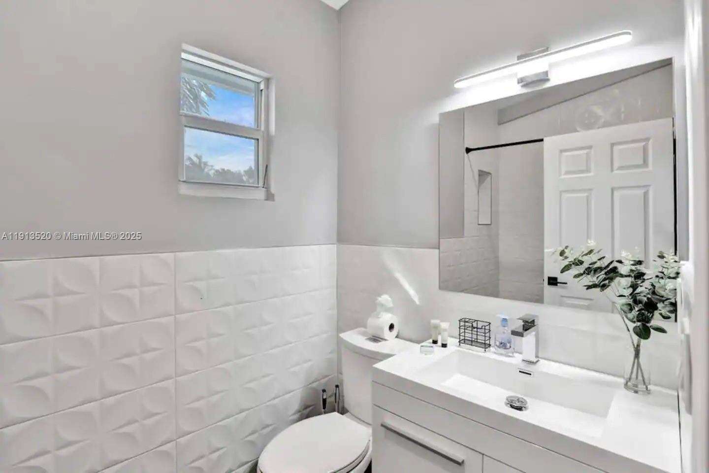 1025 Southlake Dr, Hollywood, FL 33019 | Picture 20