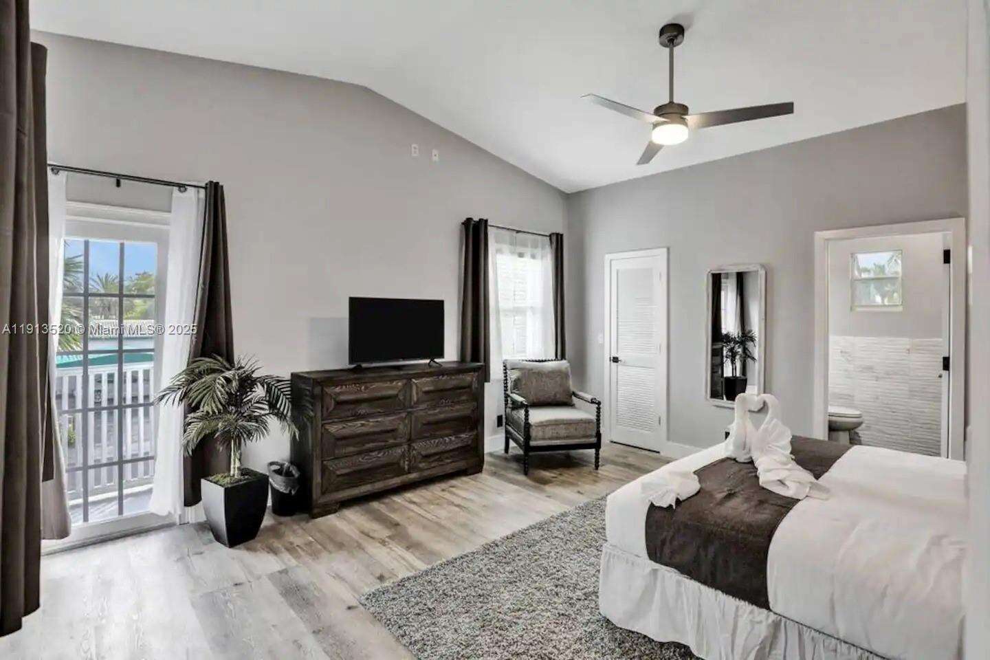 1025 Southlake Dr, Hollywood, FL 33019 | Picture 44