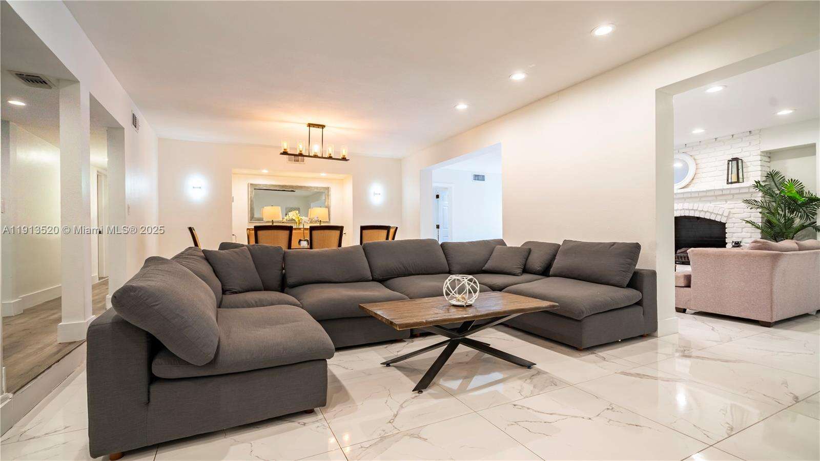 1025 Southlake Dr, Hollywood, FL 33019 | Picture 6