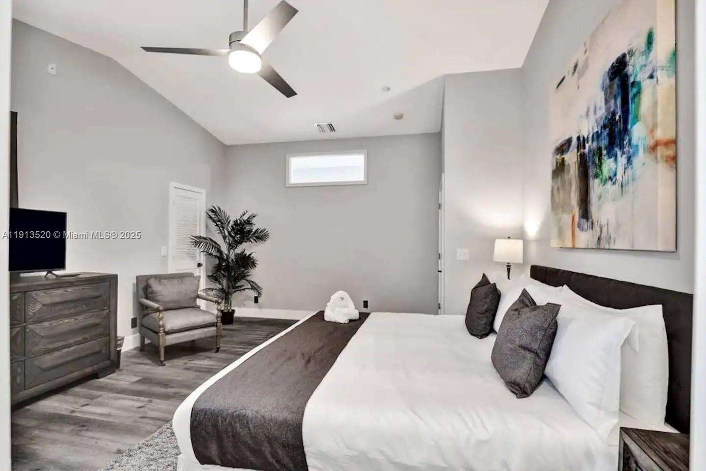 1025 Southlake Dr, Hollywood, FL 33019 | Picture 9