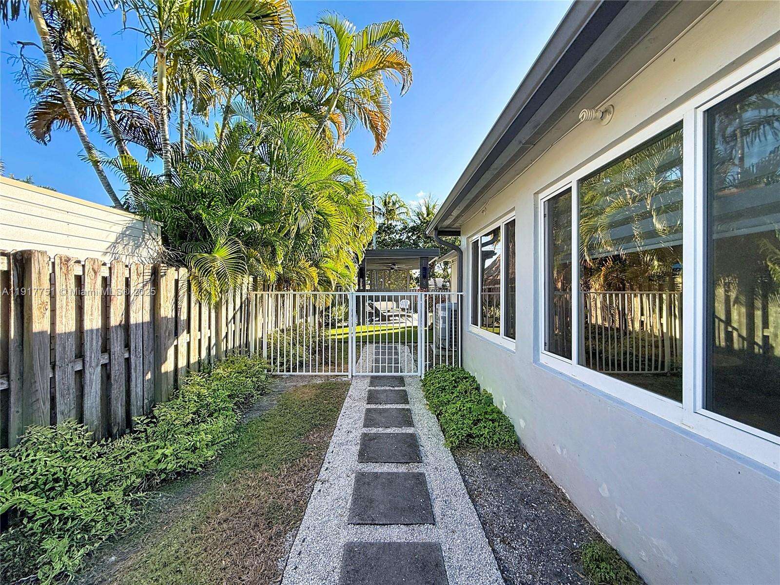 1031 16th Ave, Hollywood, FL 33020 | Picture 25