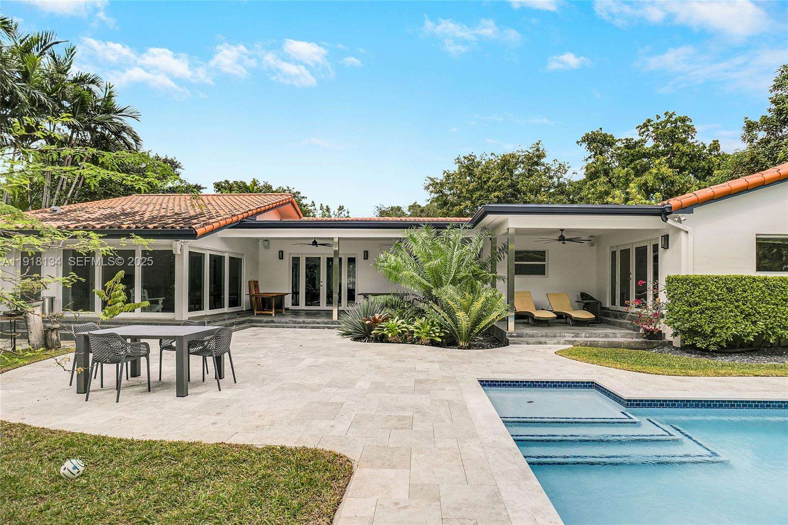 259 Shore Dr, Miami, FL 33133 | Picture 1