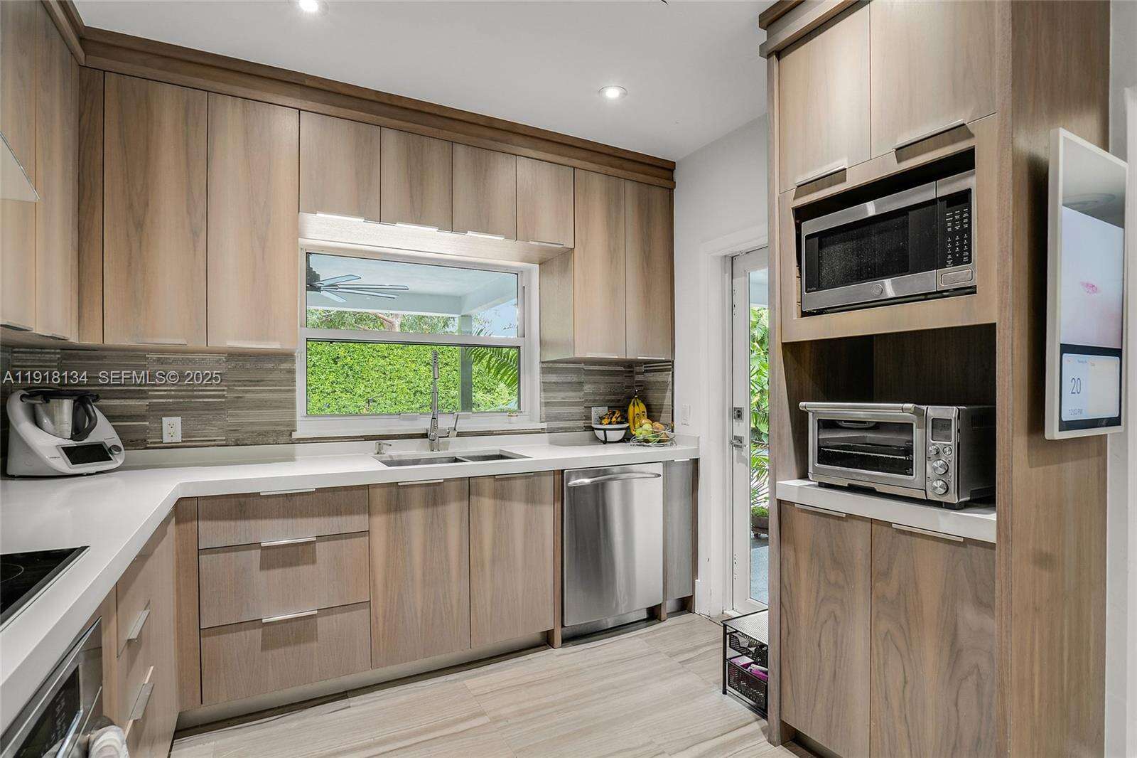 259 Shore Dr, Miami, FL 33133 | Picture 5