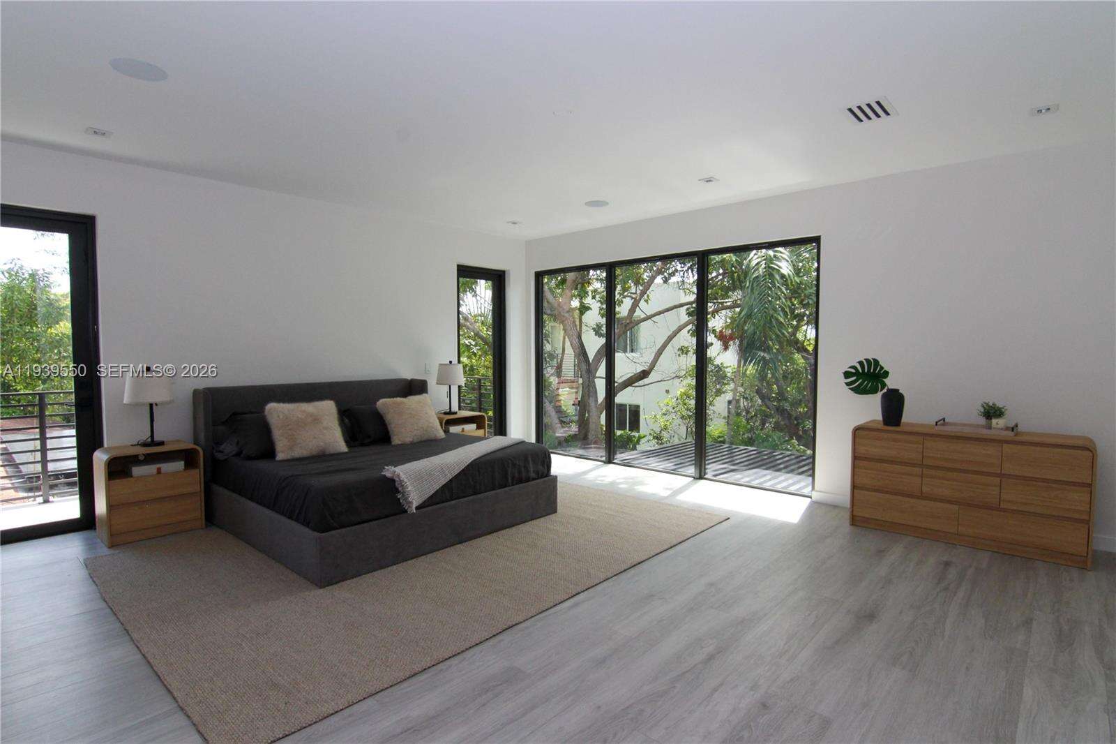 3540 Oak Ave, Miami, FL 33133 | Picture 14