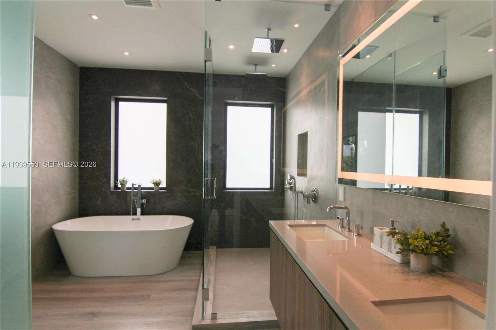 3540 Oak Ave, Miami, FL 33133 | Picture 17