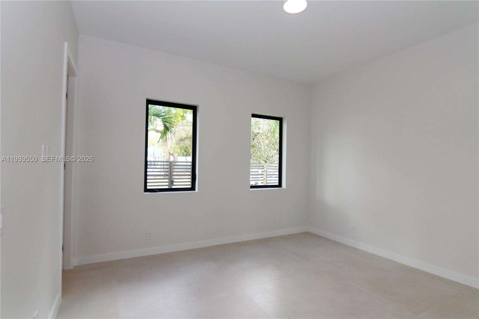 3540 Oak Ave, Miami, FL 33133 | Picture 9