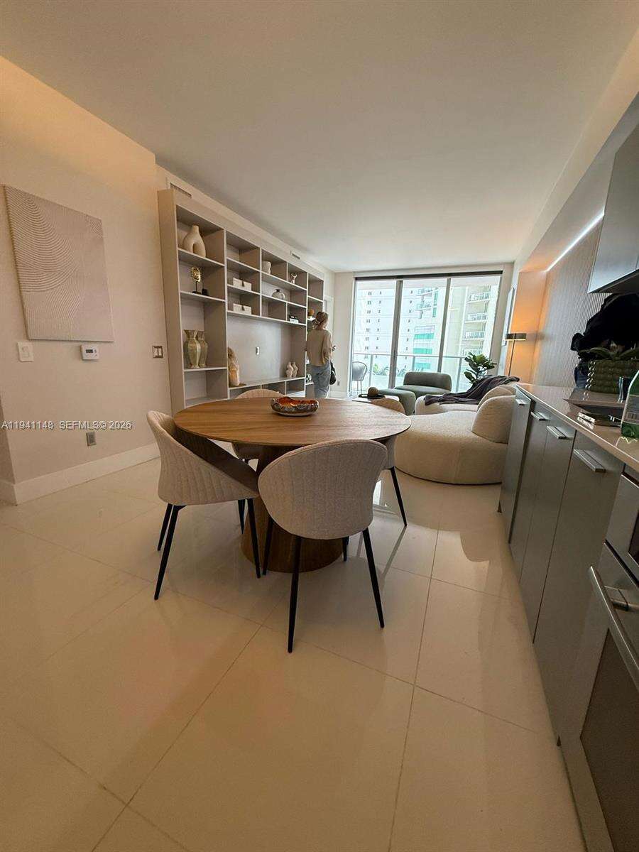 1300 Brickell Bay Dr, Miami, FL 33131 | Picture 2