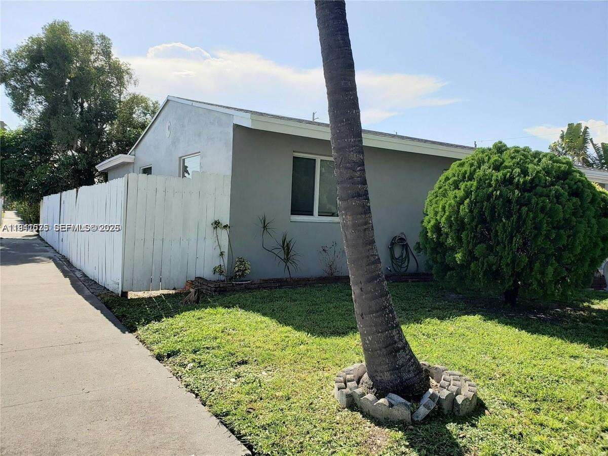 804 20th Ct, Hollywood, FL 33020 - For Sale photo 2