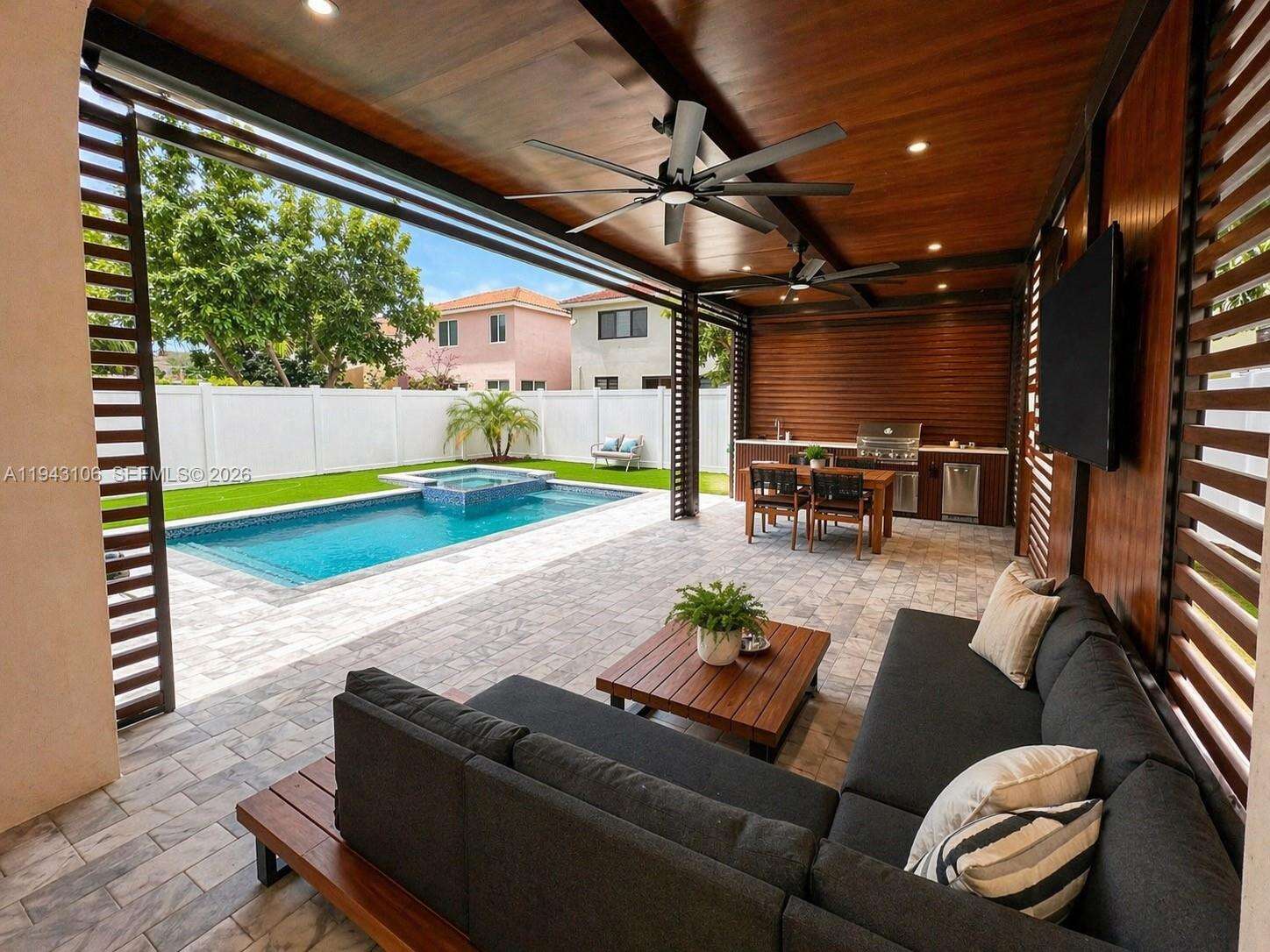 7782 18th St, Pembroke Pines, FL 33024 - Pending Sale photo 5