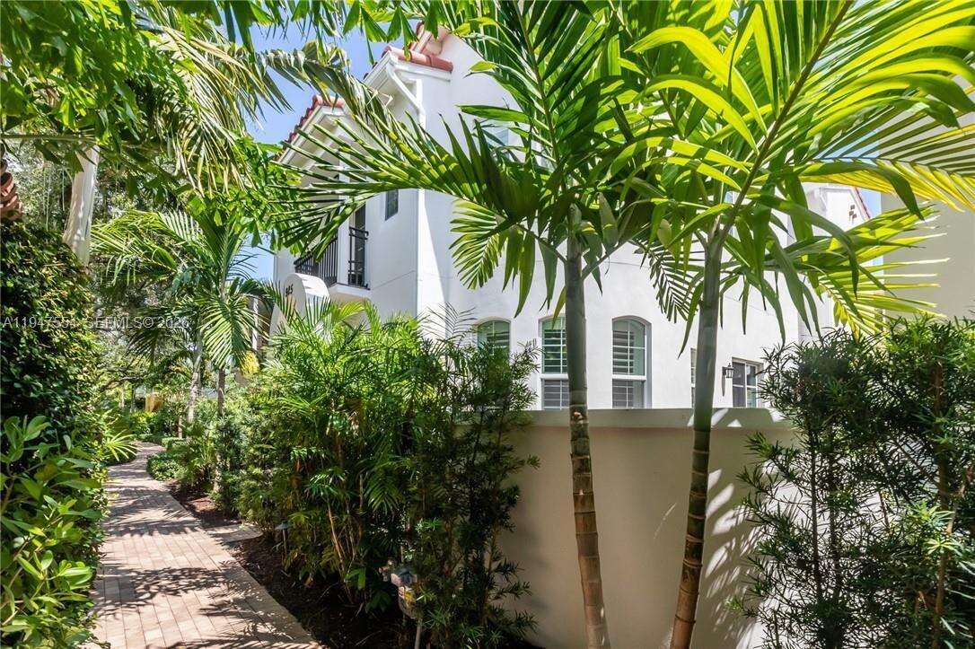 918 17th Way, Fort Lauderdale, FL 33304 | Picture 2