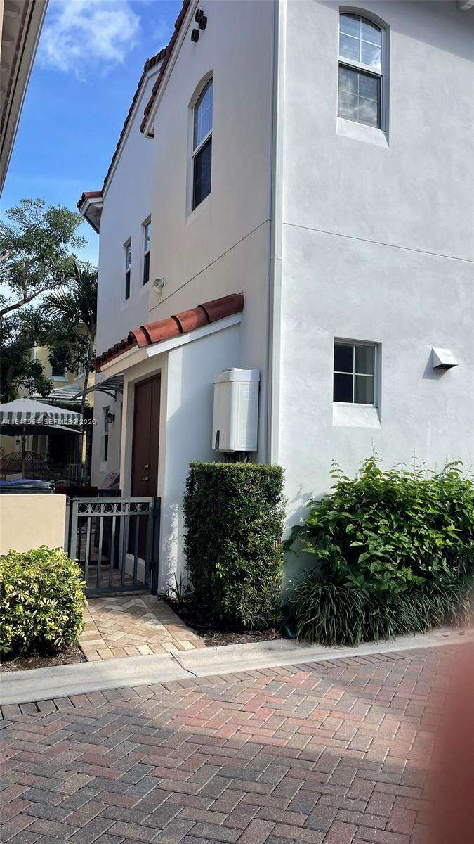 918 17th Way, Fort Lauderdale, FL 33304 | Picture 3