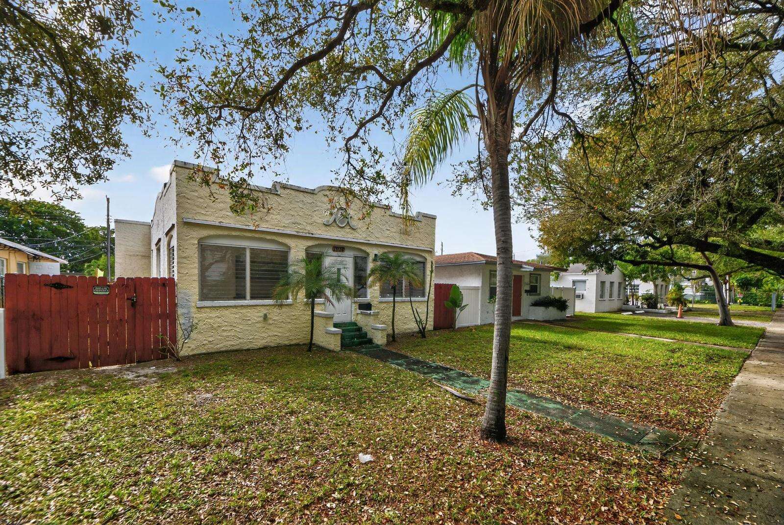 1934 Washington, Hollywood, FL 33020 - For Sale photo 2