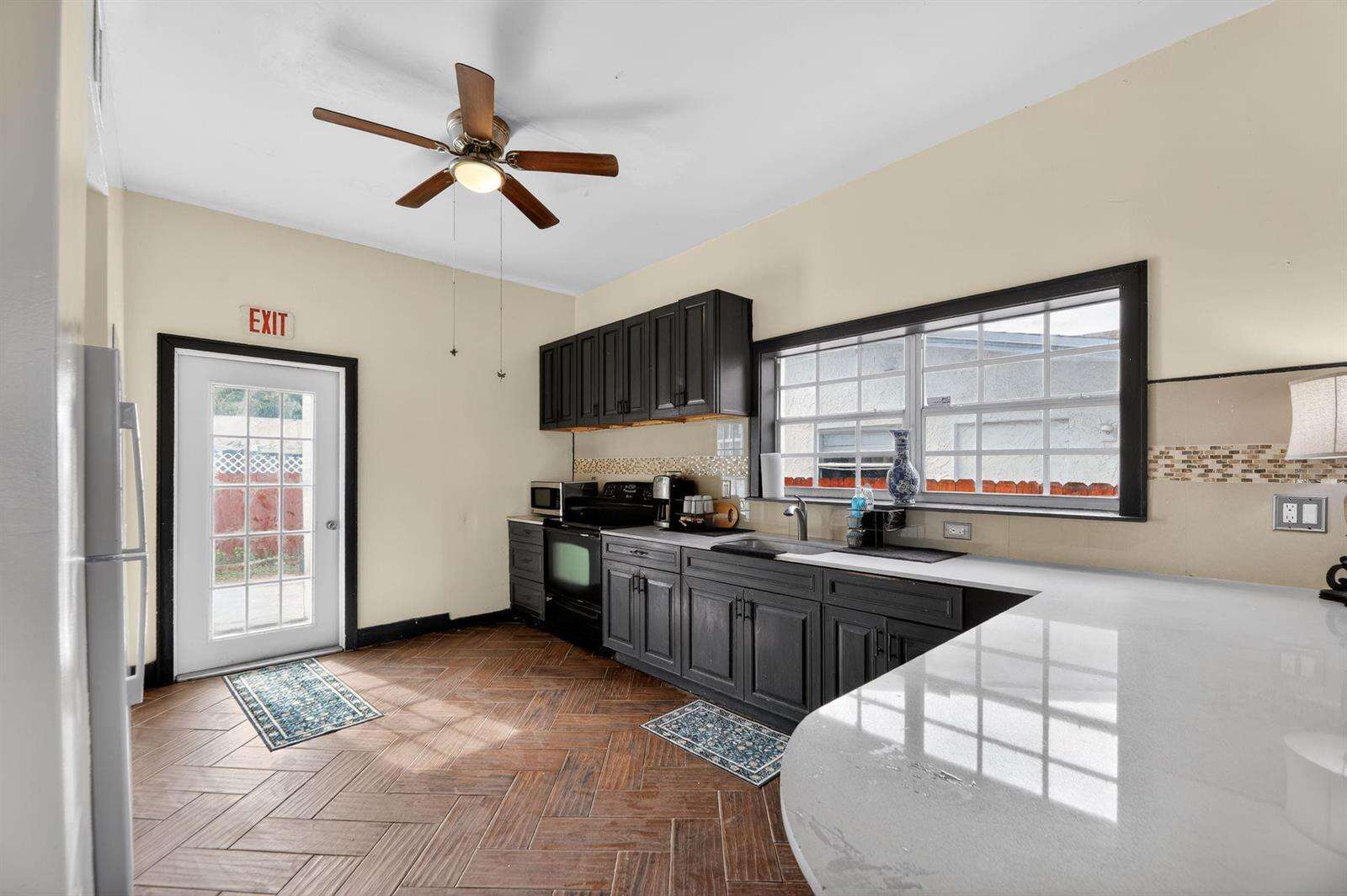 1934 Washington, Hollywood, FL 33020 - For Sale photo 4