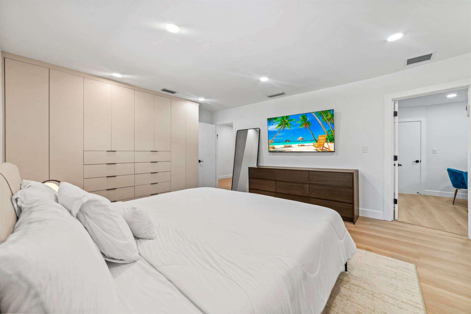 2451 199th, Miami, FL 33180 - For Sale photo 28