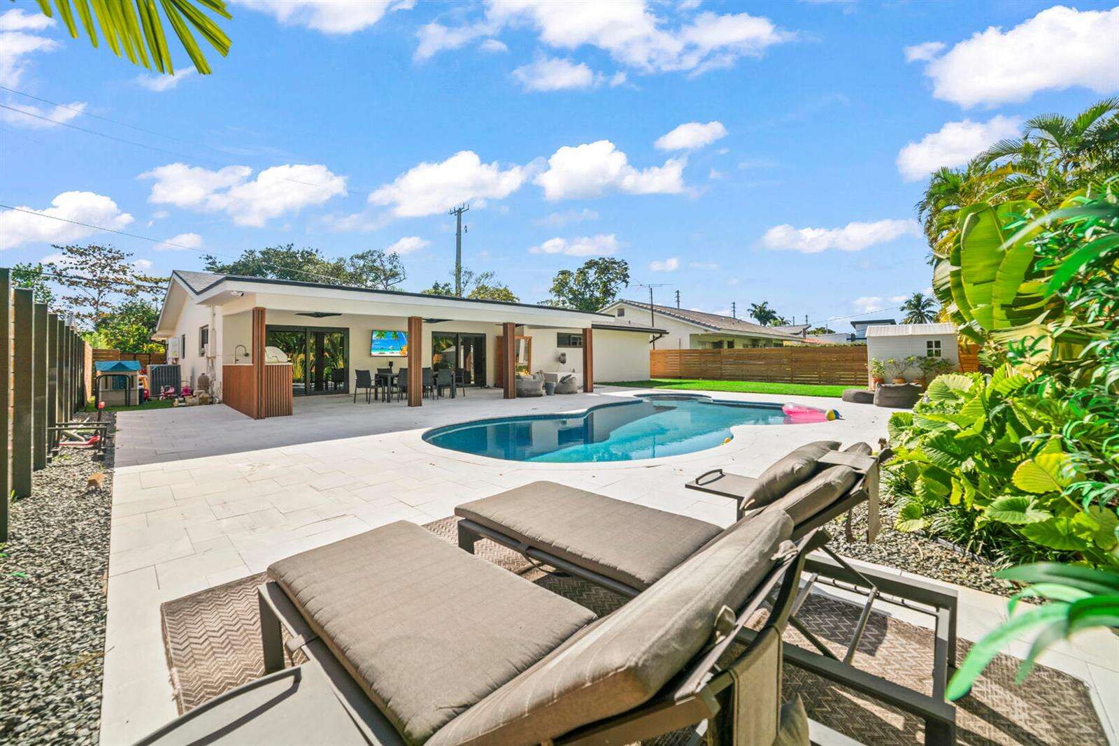 2451 199th, Miami, FL 33180 - For Sale photo 38