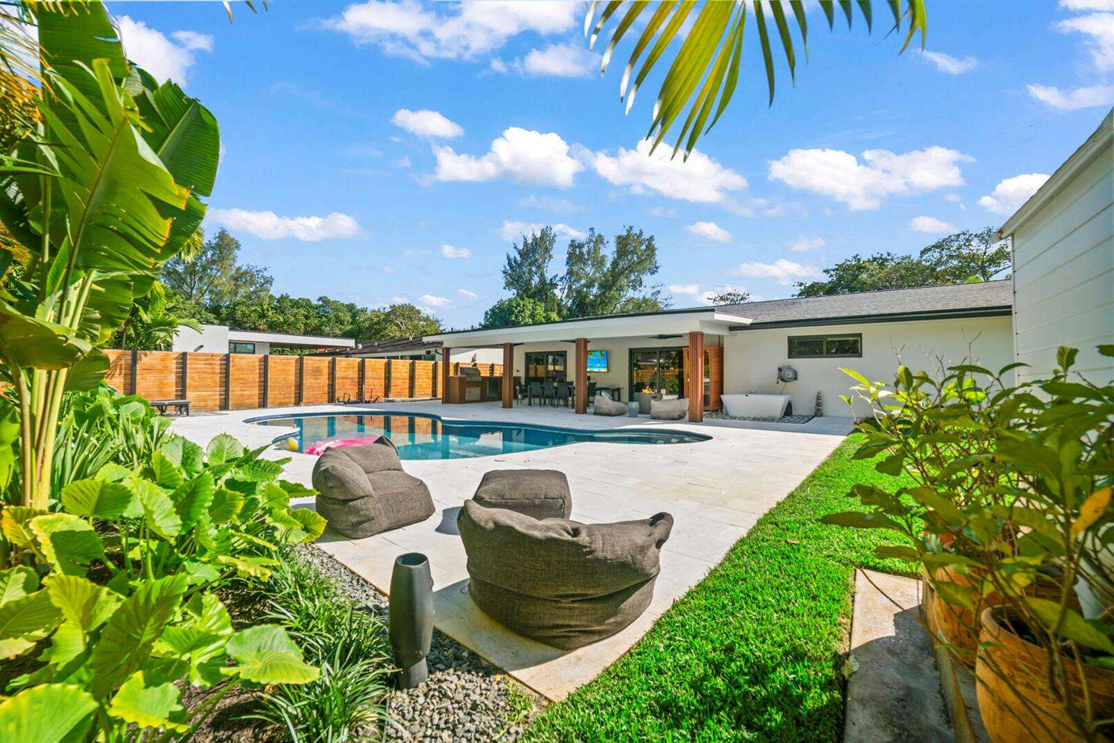 2451 199th, Miami, FL 33180 - For Sale photo 39